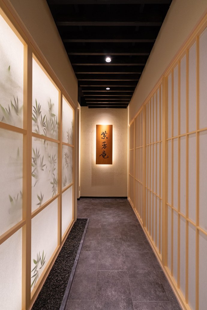 紫芳庵の和の世界観を表現した内装事例