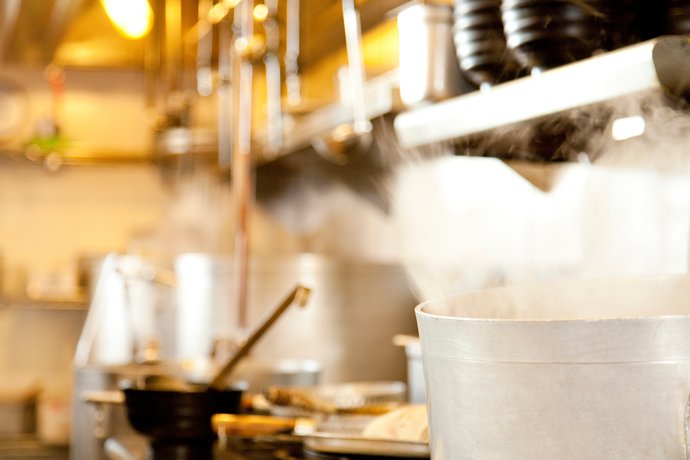 飲食店の厨房設計で失敗しないために｜経営者視点で考えるレイアウトと動線の基本