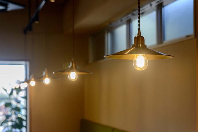 店舗の照明計画で空間の印象が変わる｜業種別のポイントと失敗しない進め方