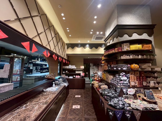 HeartBreadANTIQUE イオンモール東員店様の飲食店内装事例